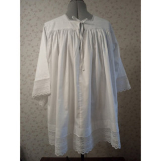 Komża ministrancka - bawełna, koronka na rękawach i na dolnym brzegu